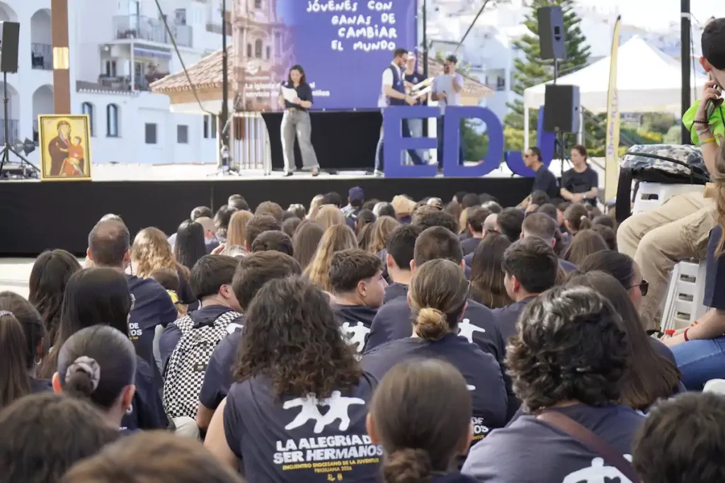 Los jóvenes de la diócesis toman las calles de Frigiliana para celebrar la resurrección de Cristo